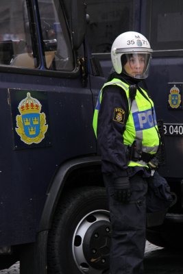 (pretty) Swedish police