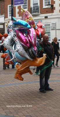 Clarence St Balloon man, Kingston