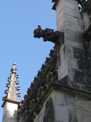 Gargoyle with the pinnacle of the previous picture.