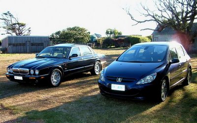 Jaguar XJ8 and Peugeot 307 XSE