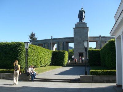 Russian monument, Strasse des 17. Juni