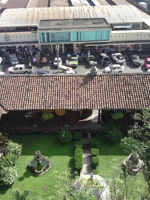 Market, and cathedral's garden, Leon