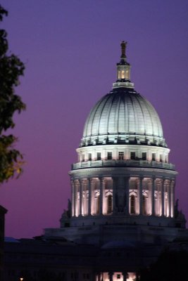 Purple skies fit the Capitol like a glove, Madison, WI