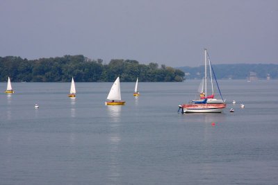 Peaceful sails in Lake Mendotta, Madison