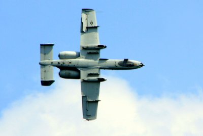 Chicago Air and Water Show 2009 - A-10 Thunderbolt II Demo - from below