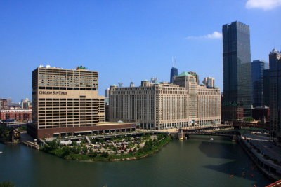 Merchandise Mart and the branches of Chicago River