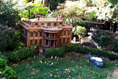 Chicago Botanic Garden - Model Railroad Garden, White House