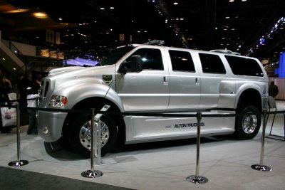 Ford 650 - Super Duty. Bring on the Hummer