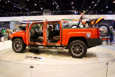 Hummer with an orange bike