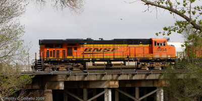 BNSF 5898 SB at Denver w/ TGNX Bethgon Coalporters