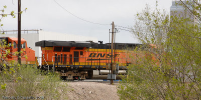 BNSF 6015 SB @ Denver w/ BNSF Bethgons