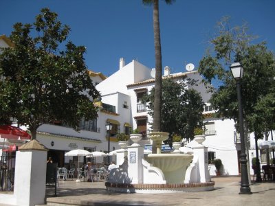 Plaza Espana, Arroyo de la miel