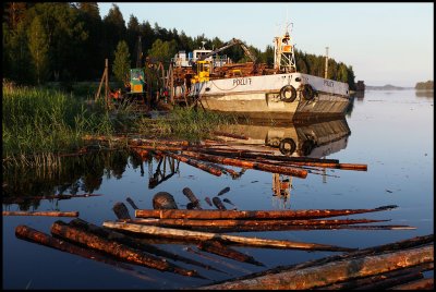 Collecting timber for transportation on Lake Pihjalavesi - Finland