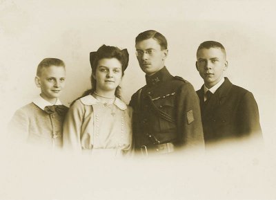 1917.jpg