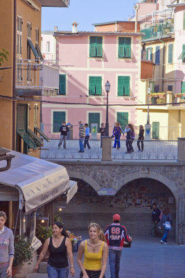 Riomaggiore marketplace and school