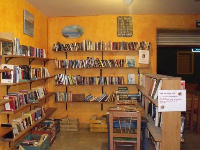 Manana Book shop