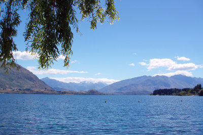 wanaka lake.jpg