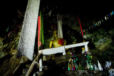 This was an interesting temple, in a cave halfway up one of those limestone cliff thingies.