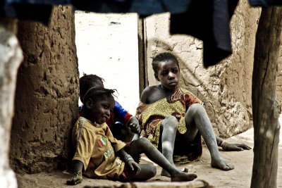 Dogon kids hanging around the campement