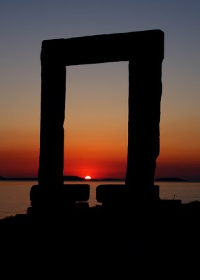 Naxos arch1 email.jpg
