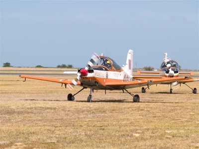 AESL CT4s Trainers taxiing
