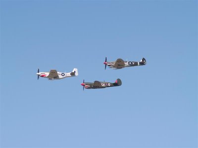 WWII Fighters formation