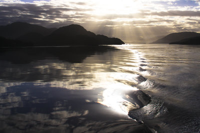 Leaving the lighthouse ripples