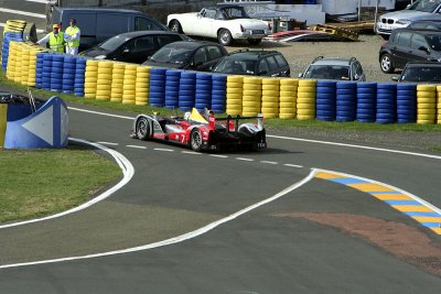 Audi R15 au ravitaillement_1201r.jpg