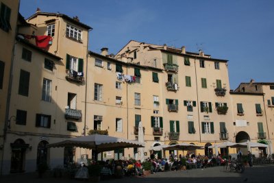 Lucca-Piazza del mercato_0053