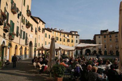 Lucca-Piazza del mercato_0055