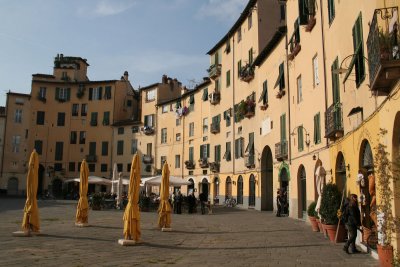Lucca-Piazza del mercato_0056