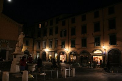 Lucca-Piazza del Salvatore_0113
