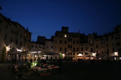 Lucca-Piazza del mercato_0109