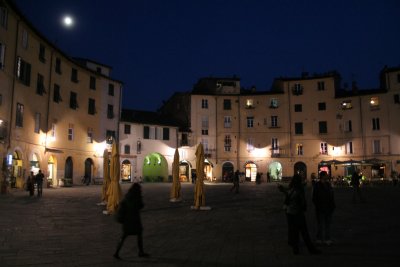 Lucca-Piazza del mercato_0111