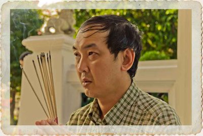 Praying with 8 sticks of incense