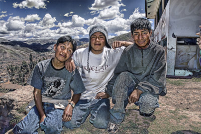 3 kids sacred valley Peru