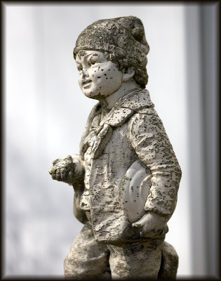 _E1Q9513 yard statue.jpg