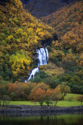 Odnesfossen, Nryfjorden