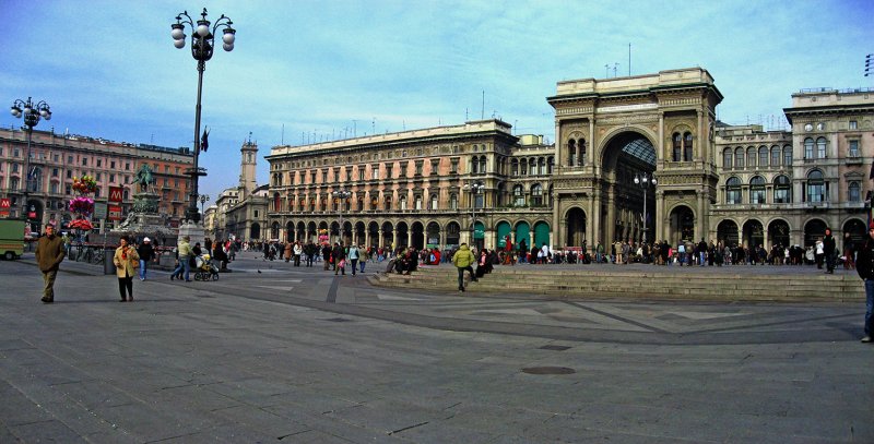 La Galleria on Piazza del Duomo