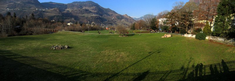 Parco Petrarca, a meadow  in Bolzano<br/> .. 2497_96_95_Pan