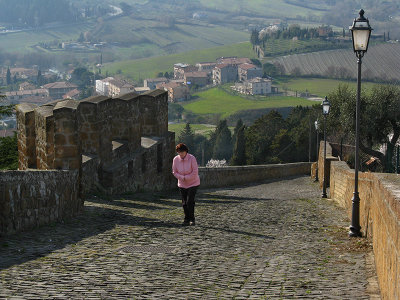 A long steady climb up via Ripa Medici .. A4886