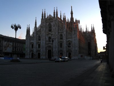 Duomo and Piazza, early morning .. B1298