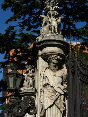 Sculpture in front of Palazzo Barbarini .. R9429