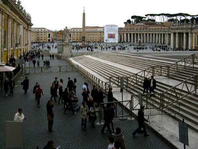 Piazza San Pietro (St. Peter's Square) .. R9528