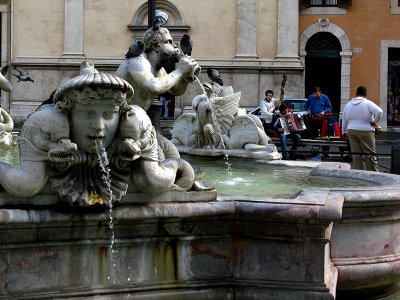  Fontana del Moro, closeup ..  05_R9562