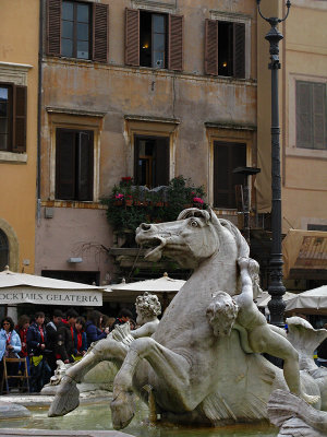 Fontana del Nettuno, closeup ..R9590