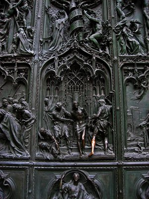 Duomo, door detail .. 1129