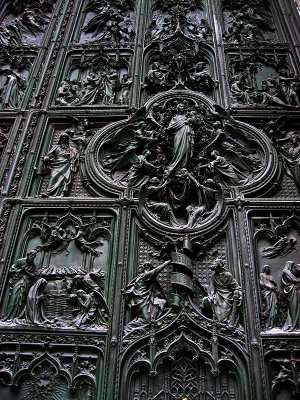 Duomo, door detail .. 1128