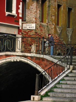 Bridge to the Calle dei Morti .. 2826