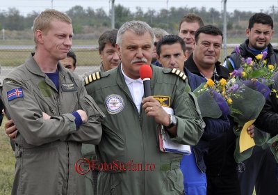 Valer Novac_pilot Dauphin_2.JPG